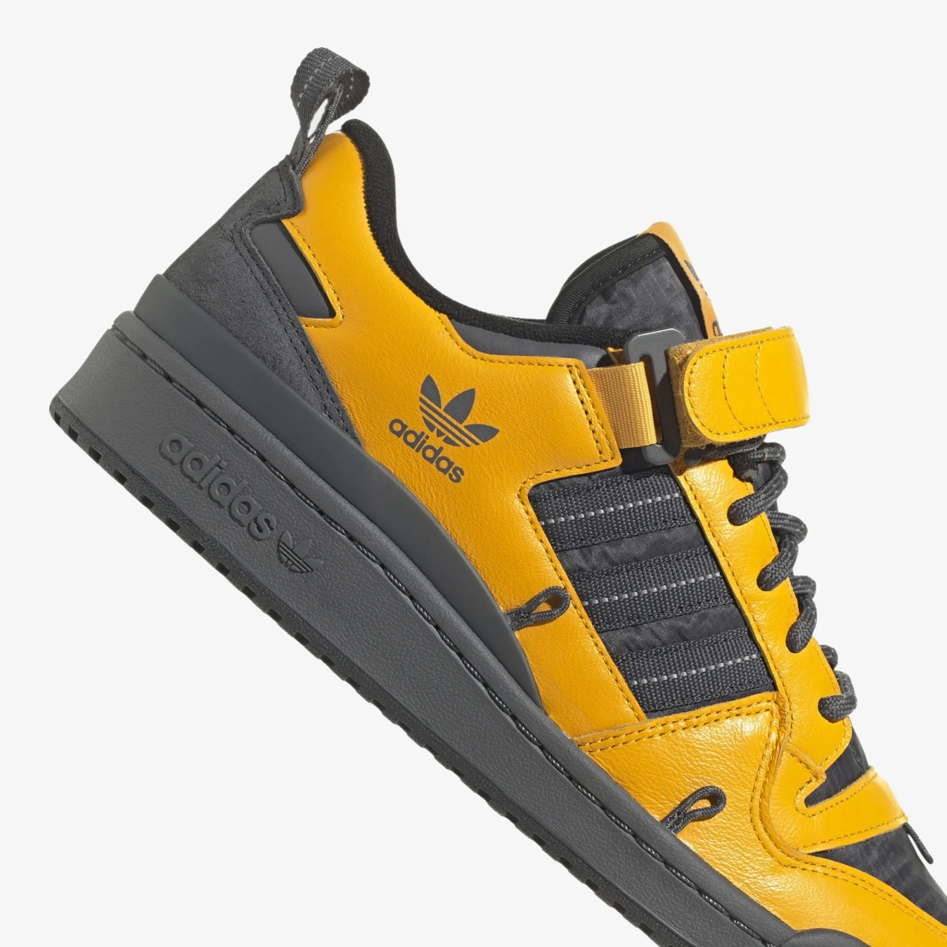 Adidas Originals | FORUM 84 CAMP LOW  { COLLEGIATE GOLD/CORE BLACK