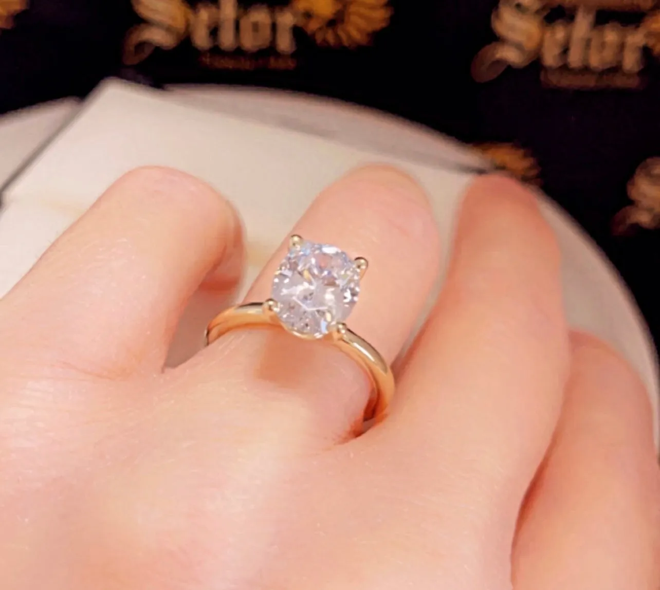 Solitaire engagement ring