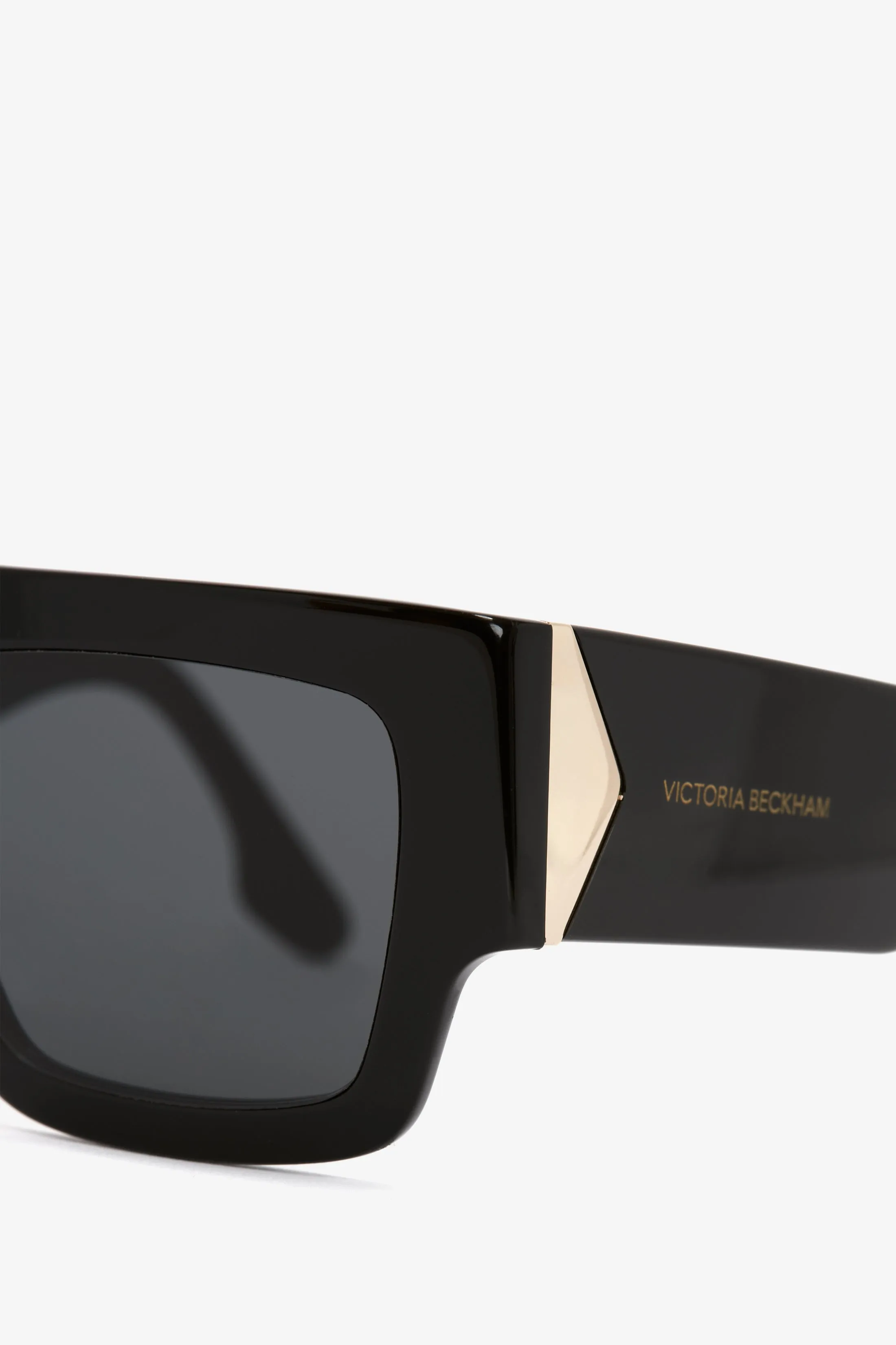 V Plaque Frame Sunglasses In Black